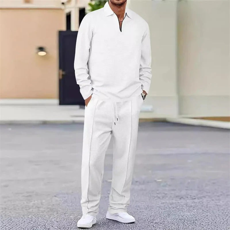 Conjunto para hombre compuesto por sudadera con tejido de punto gofrado y pantalón de pierna recta.