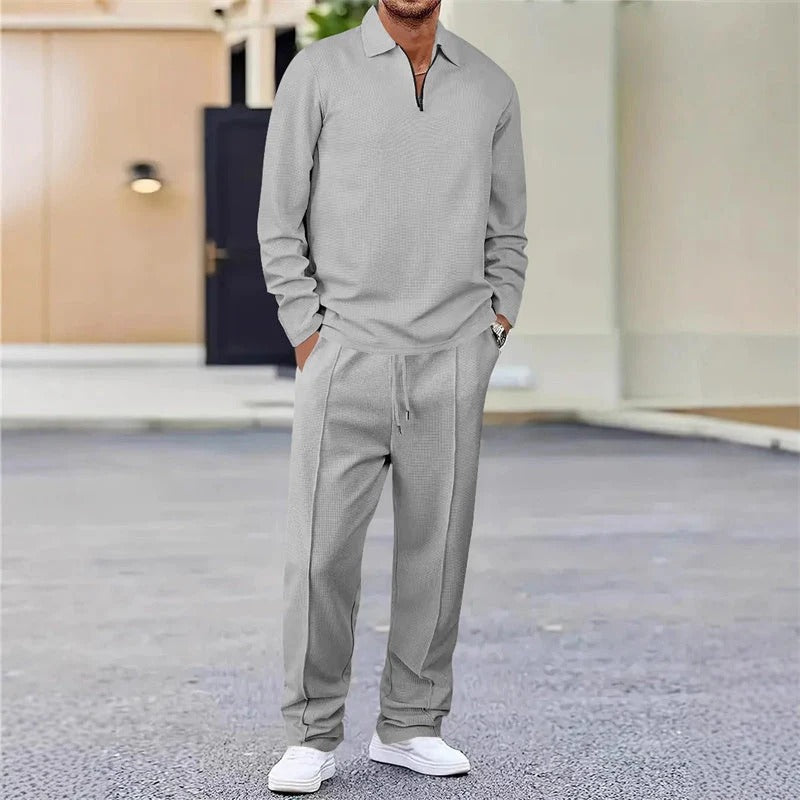 Conjunto para hombre compuesto por sudadera con tejido de punto gofrado y pantalón de pierna recta.