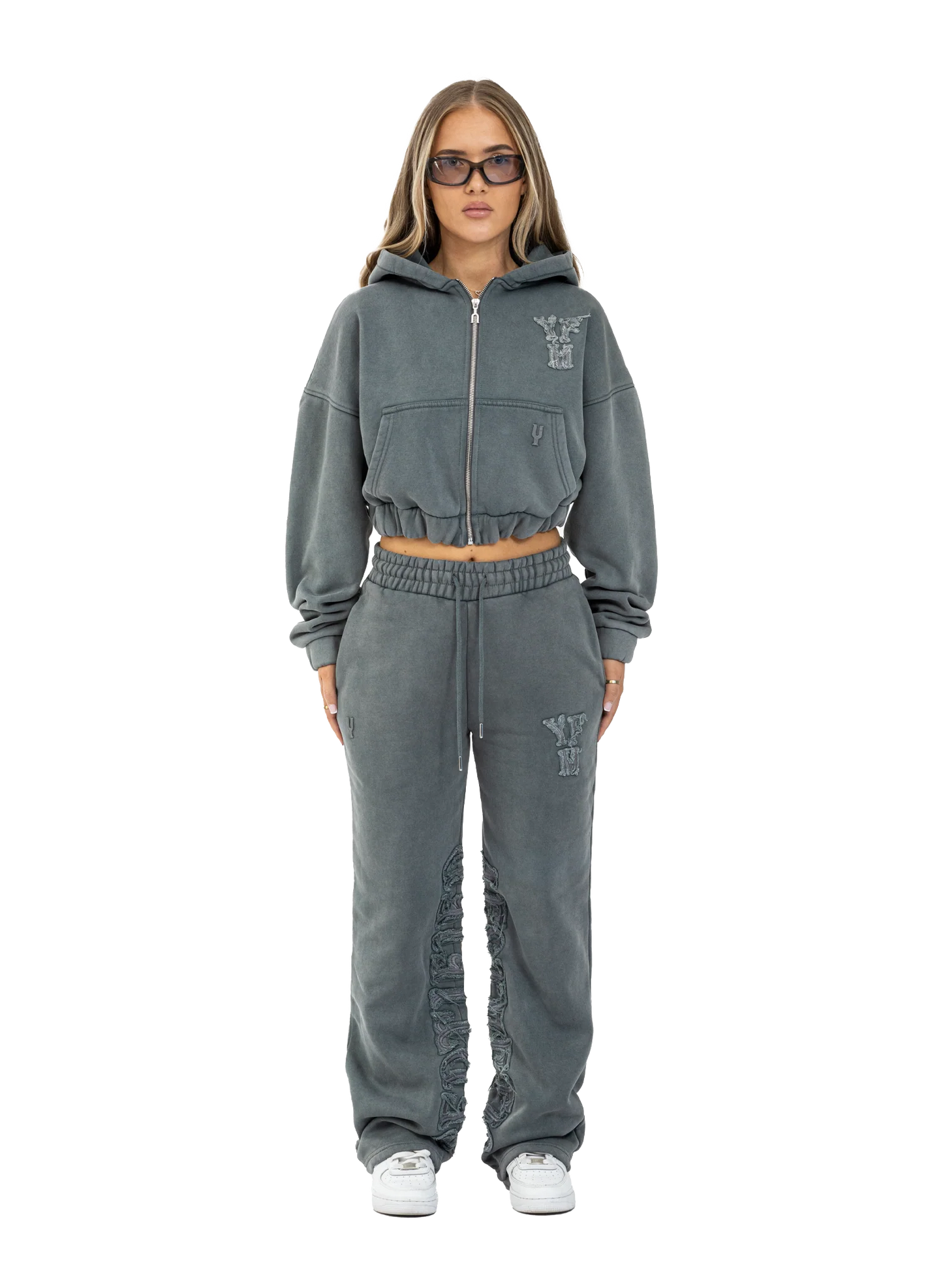 Conjunto Deportivo Gris Crop – Estilo Urbano con Actitud