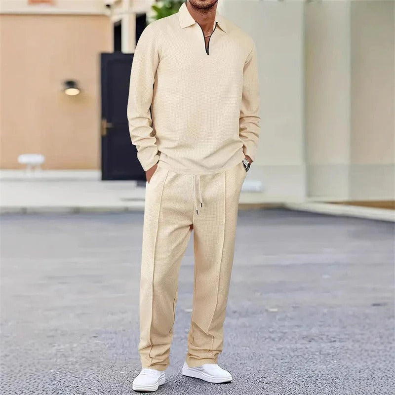 Conjunto para hombre compuesto por sudadera con tejido de punto gofrado y pantalón de pierna recta.